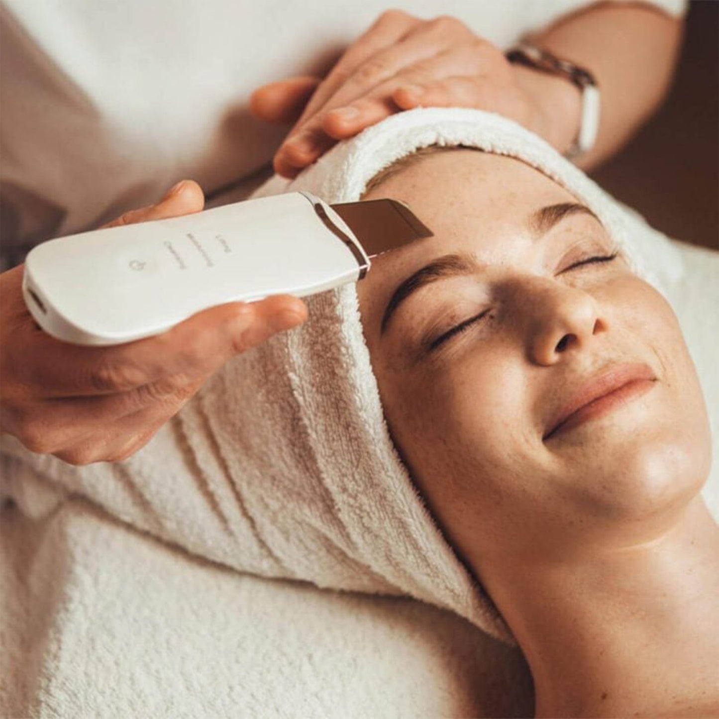 DeepClean Skin Scrubber - By Laurain